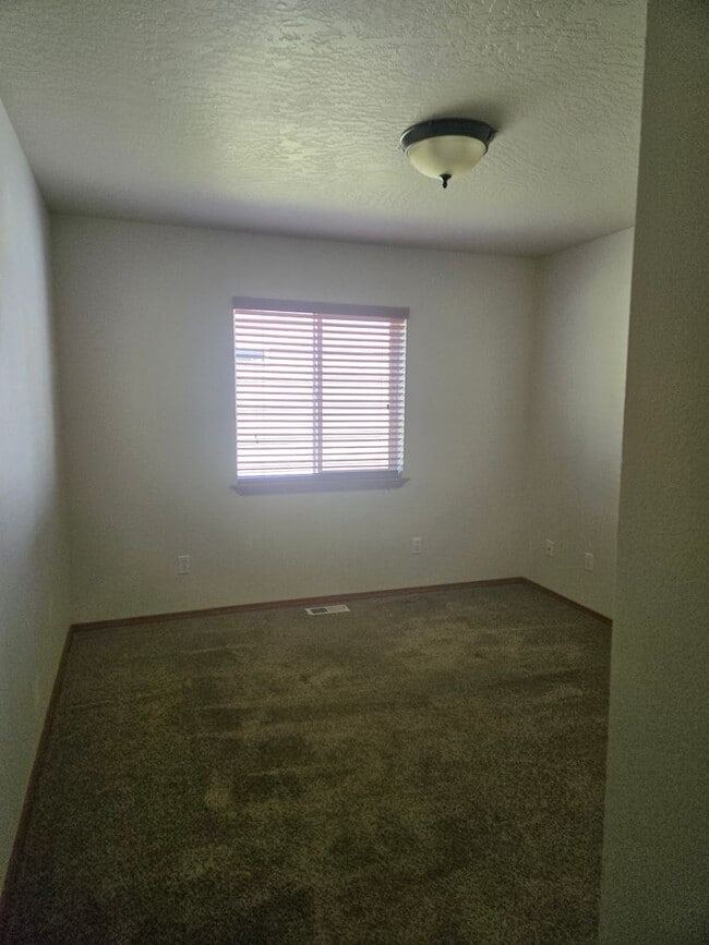 Building Photo - Charming Rancher for Rent in Sunshine Meadows