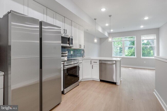 Building Photo - 2344 W Seybert St