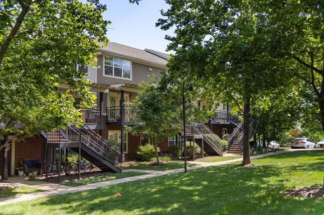 Building Photo - 3 Bedroom Townhouse Style Apartments END U...