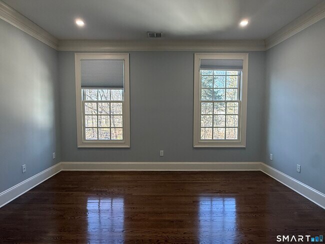 Building Photo - 59 Crescent Rd