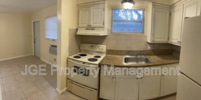 Building Photo - 2701 NW 12th Ct