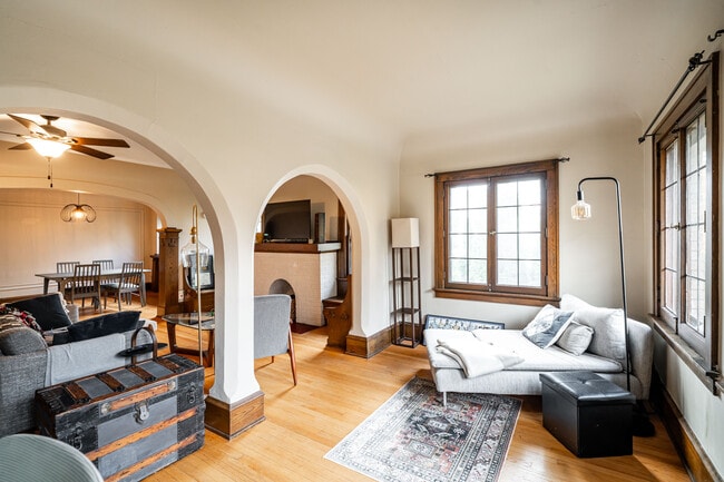 Building Photo - 522 N 65th St