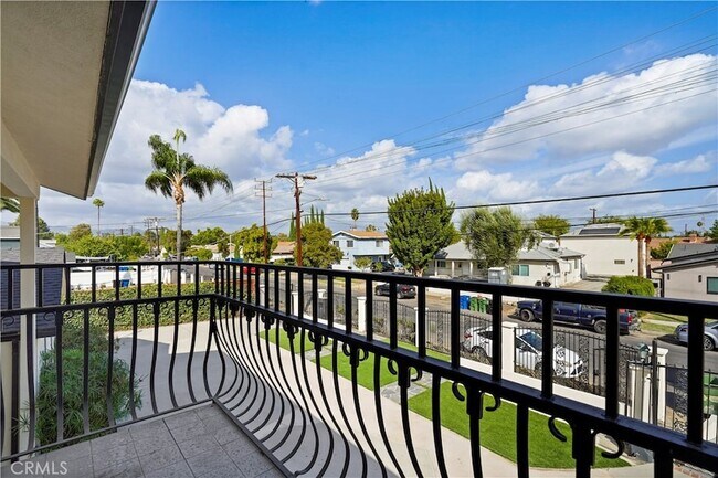 Building Photo - 7425 Vanalden Ave