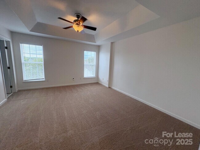 Building Photo - 15610 King Louis Ct