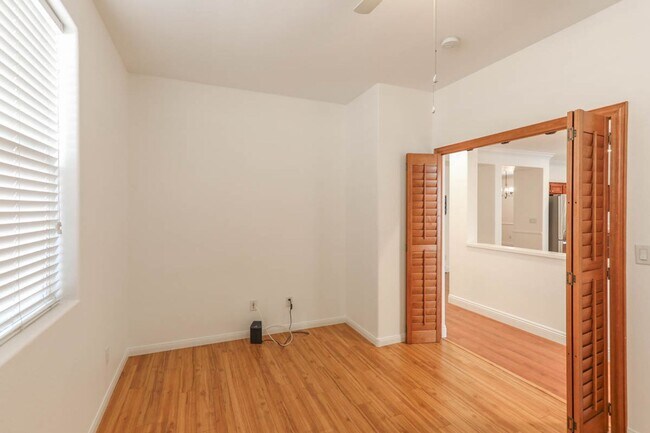 Building Photo - 3 Bedroom Summerlin South Beauty