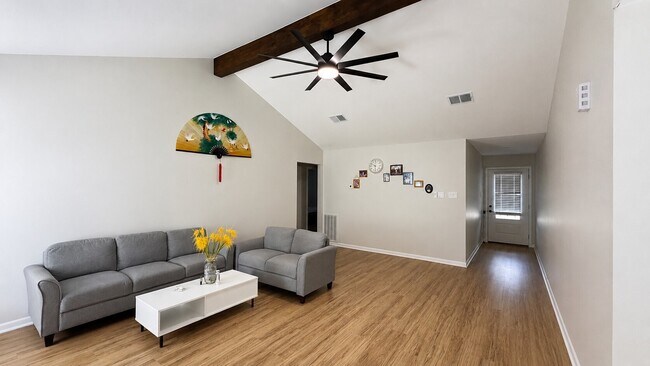 Building Photo - 13638 Greenridge Dr