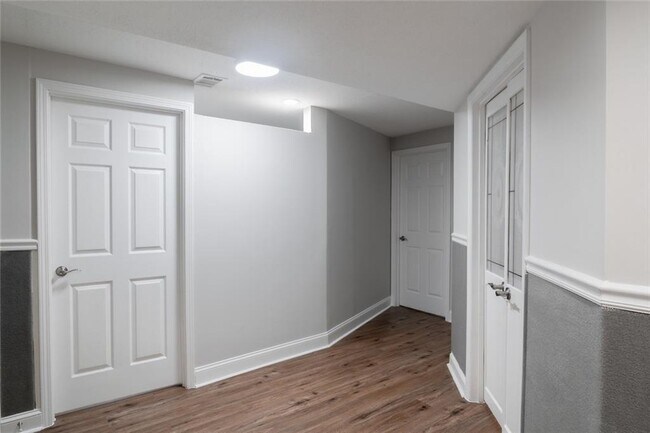 Building Photo - 3599 Lower Roswell Rd