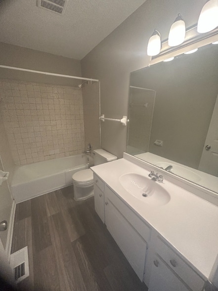 Building Photo - 300 Berkley Dr