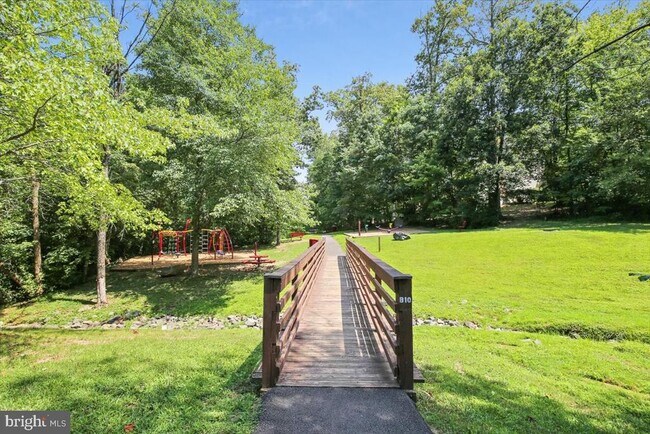 Building Photo - 5834 Waterdale Ct
