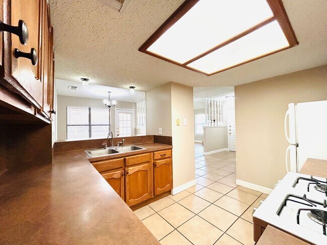 Building Photo - 12300 Deer Falls Dr