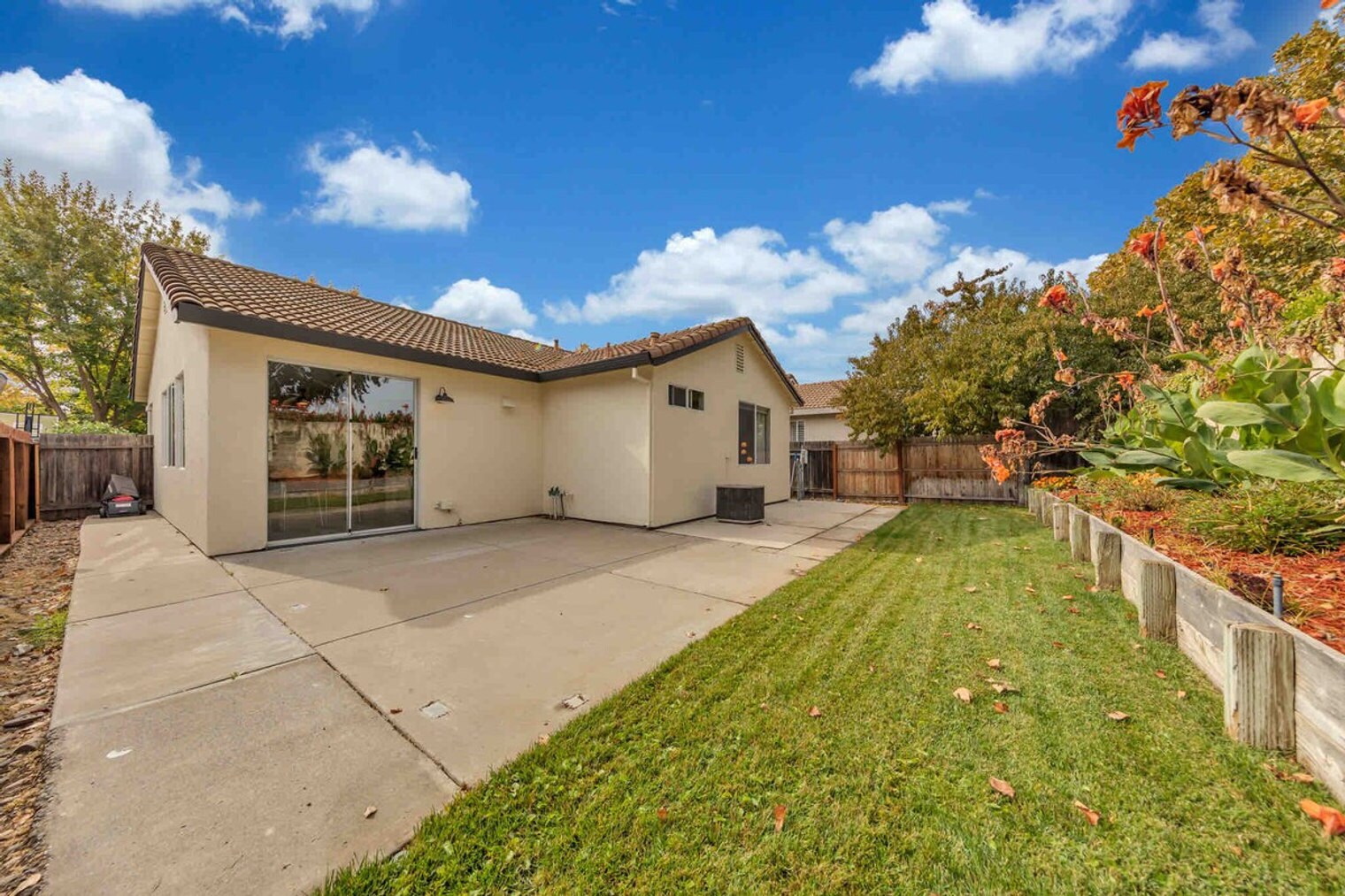 Building Photo - 2111 Marina Greens Dr