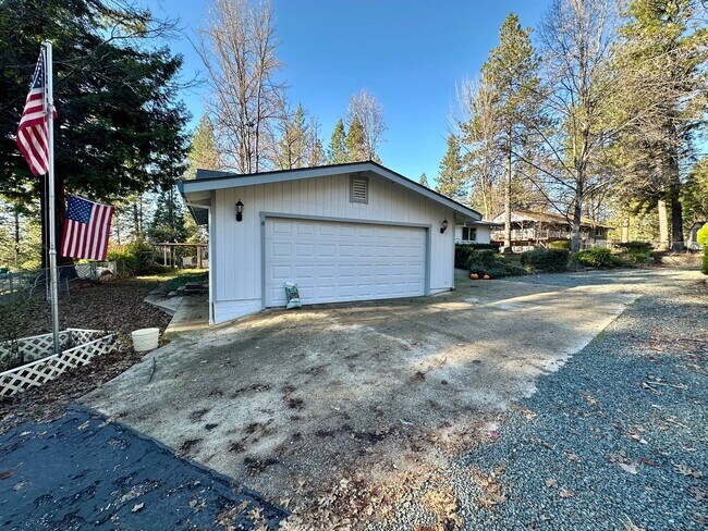 Building Photo - charming 3-bedroom, 2-bathroom