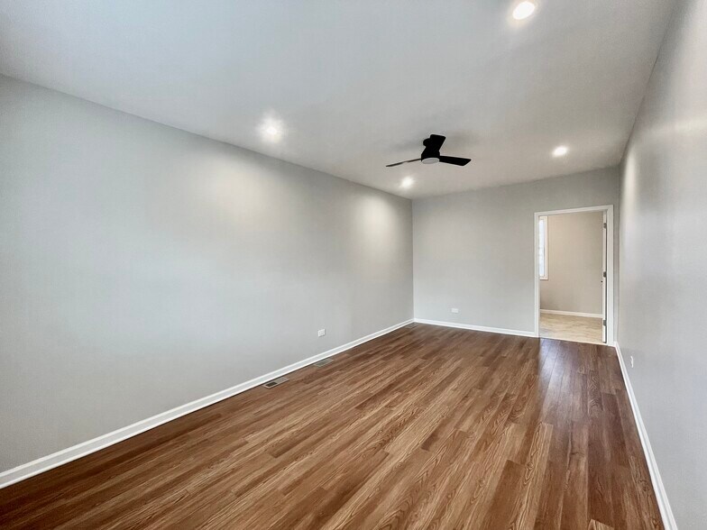 Building Photo - 15 Bradley Ln