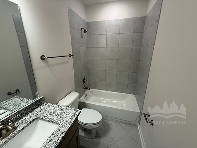 Building Photo - 340 Chestnut Rdg Cv