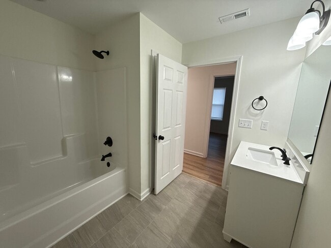 Building Photo - Beautiful ranch home