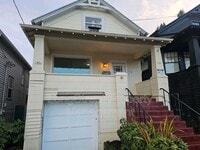 Building Photo - 634 SW Grant St.