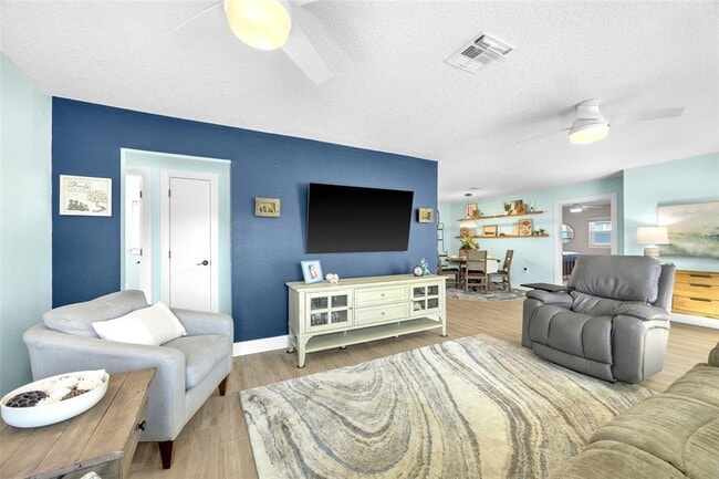 Building Photo - 1015 Spindle Palm Way