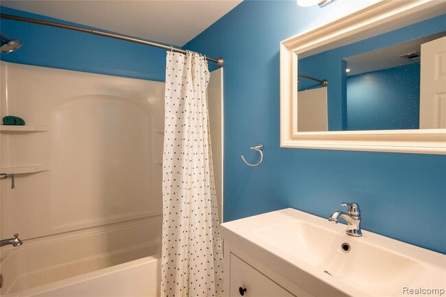 Building Photo - 41063 Millbrook Dr