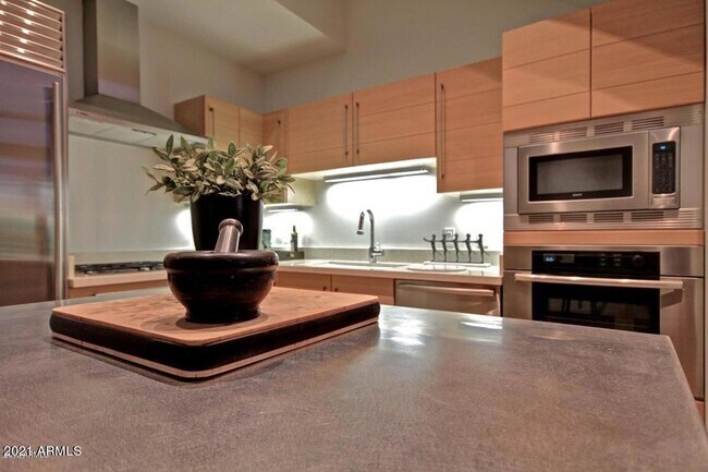 Building Photo - 4747 N Scottsdale Rd