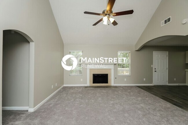 Building Photo - 4 Bedroom Pet-Friendly Home in Riverdale, GA with Main Street Renewal