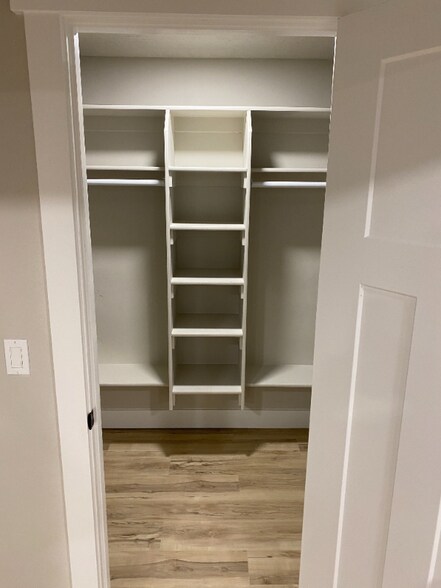 Building Photo - 2265 S Linda Wy