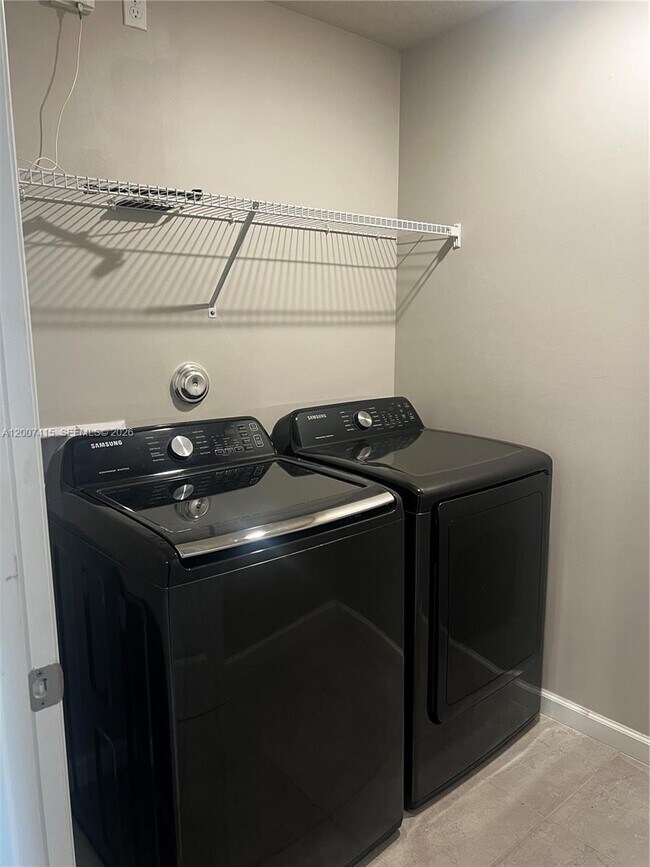 Building Photo - 6349 Topsail Dr