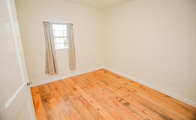 Building Photo - 690 County Rd 219