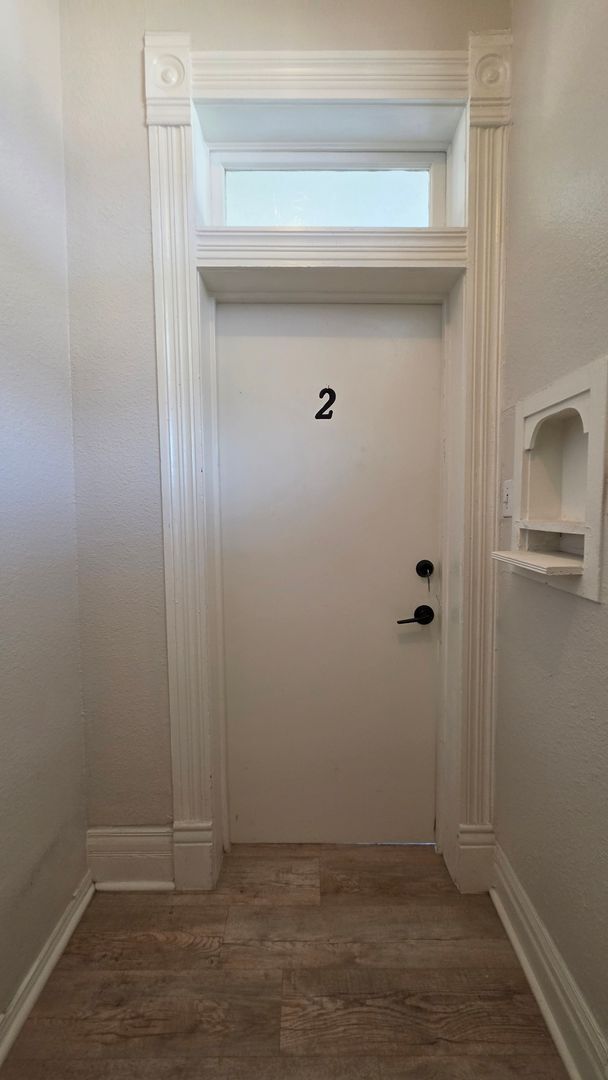 Building Photo - 145 N Kealy Ave