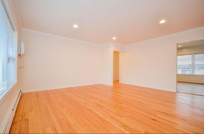 Building Photo - 314 Duane St