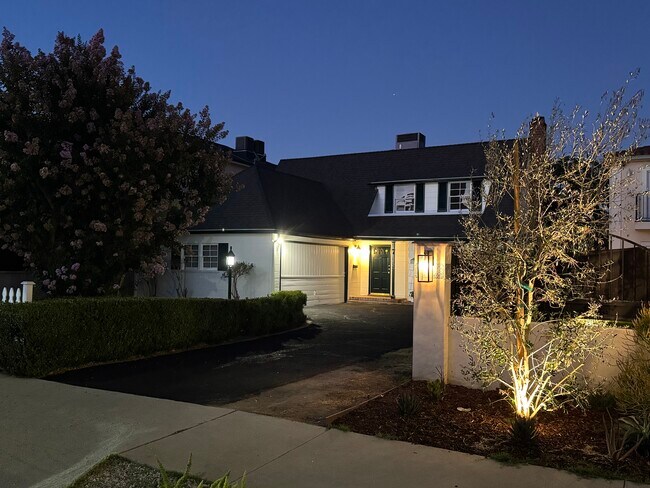 Primary Photo - 4918 Haskell Ave