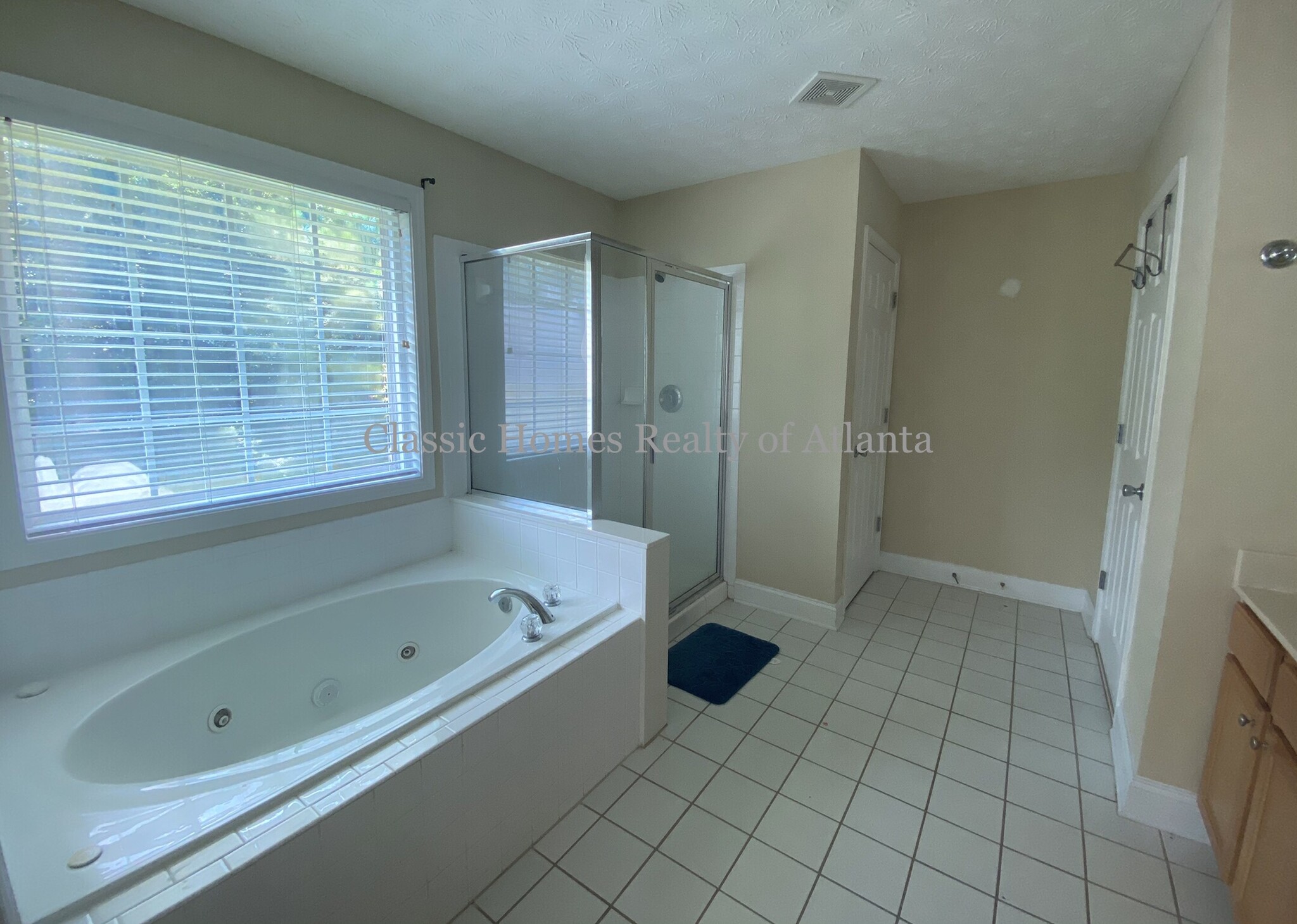 Master Bath Tub - 3080 Westheimer Rd