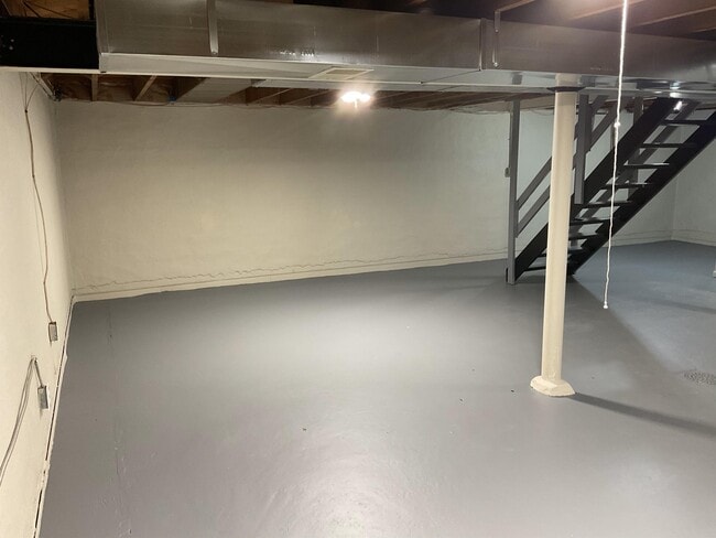 Building Photo - 530 Western Row Rd