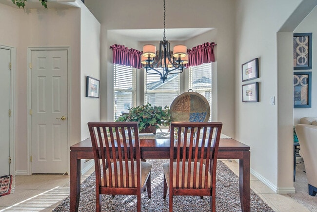 Building Photo - Fully Furnished Home. All utilities includ...
