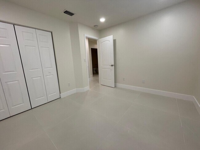 Building Photo - 1806 NW 98th Ave
