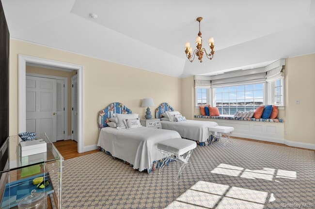 Building Photo - 336 Centre Island Rd