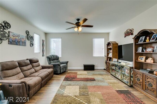 Building Photo - Mountains Edge 4 Bedroom!