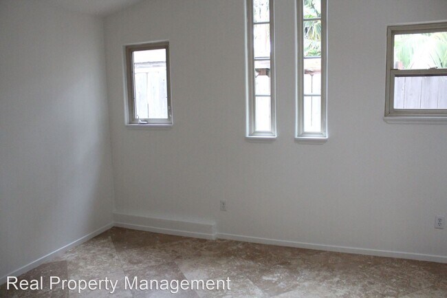 Building Photo - 856 Capri Rd