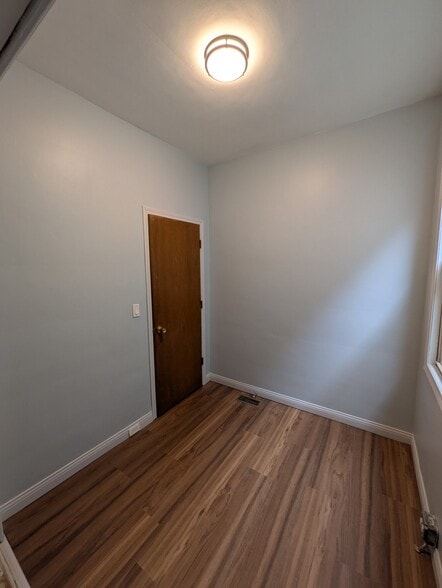 Building Photo - 1934 W 21st Pl