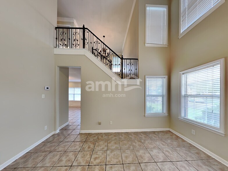Building Photo - 9846 Alexanders Ridge Dr