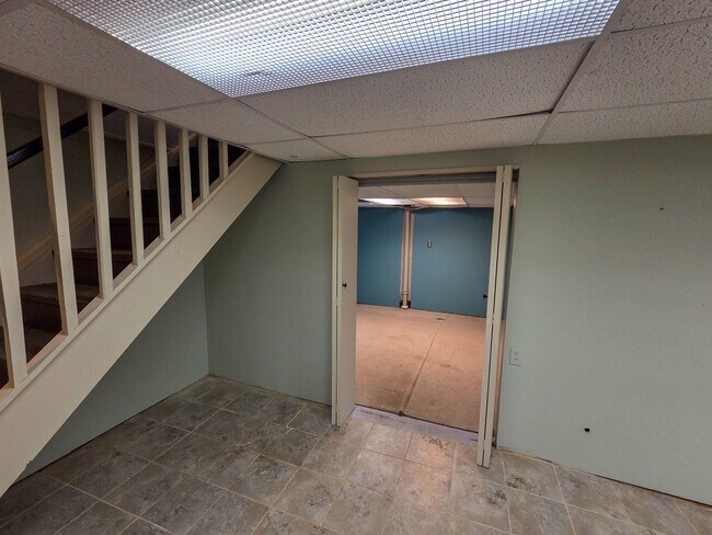 Building Photo - 151 Mahoning Dr