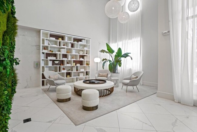 Building Photo - 775 Juniper St NE