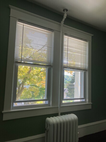 Building Photo - 1302 Hillside Ave