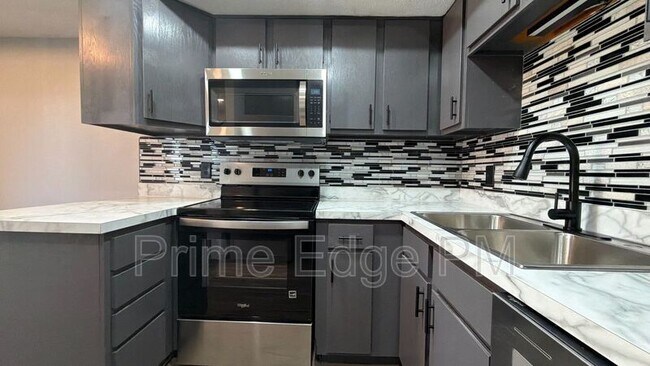 Building Photo - 1741 Ridgehaven Ct