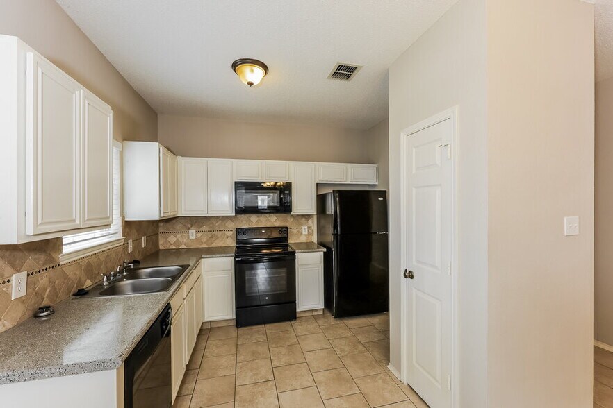 Building Photo - 1101 Trinity Trail