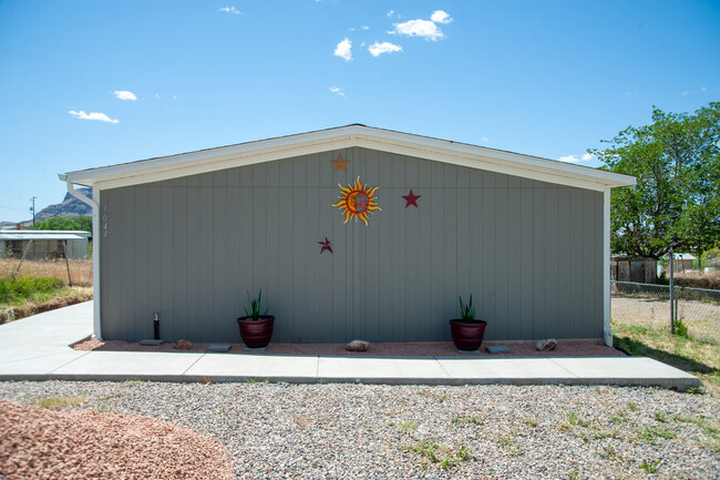 Building Photo - 1044 S Western Ave