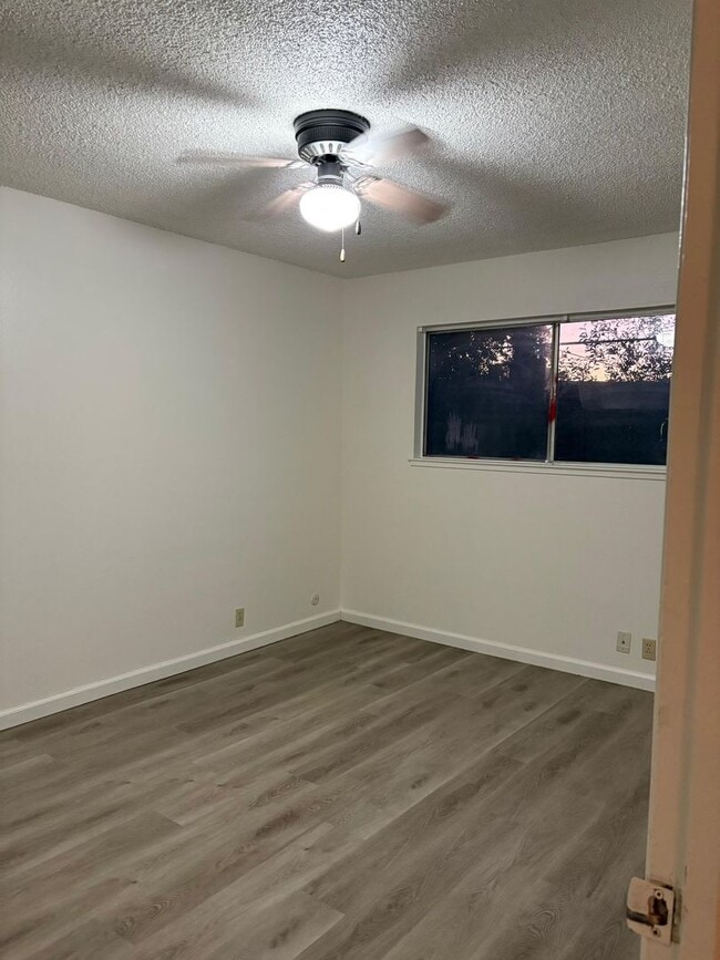 Building Photo - Renovated 3BD/2BA on Quiet Cul-de-Sac