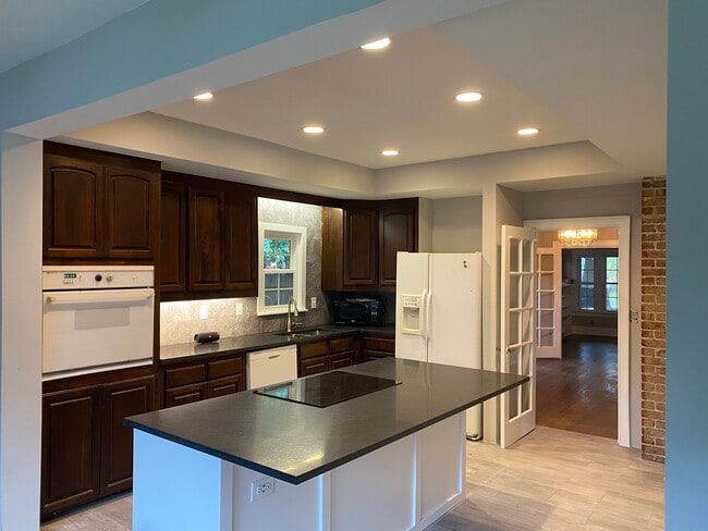 Building Photo - 1410 S Frisco Ave