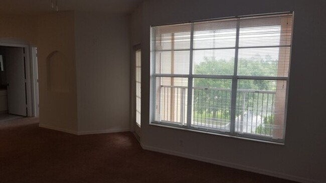 Building Photo - Luxury property. One bedroom condo