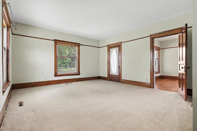 Building Photo - Secluded Farmhouse on over 1.5 acres.  $1990/ Month.  3 beds/ 2 baths