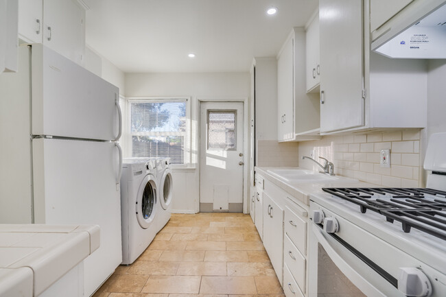 Bright Airy Kitchen - 4244 Tujunga Ave